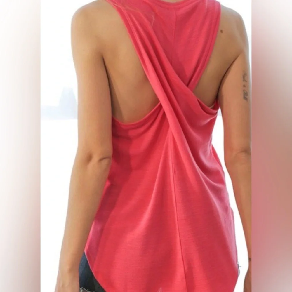 Twist Back Tank - Picture 3 of 3